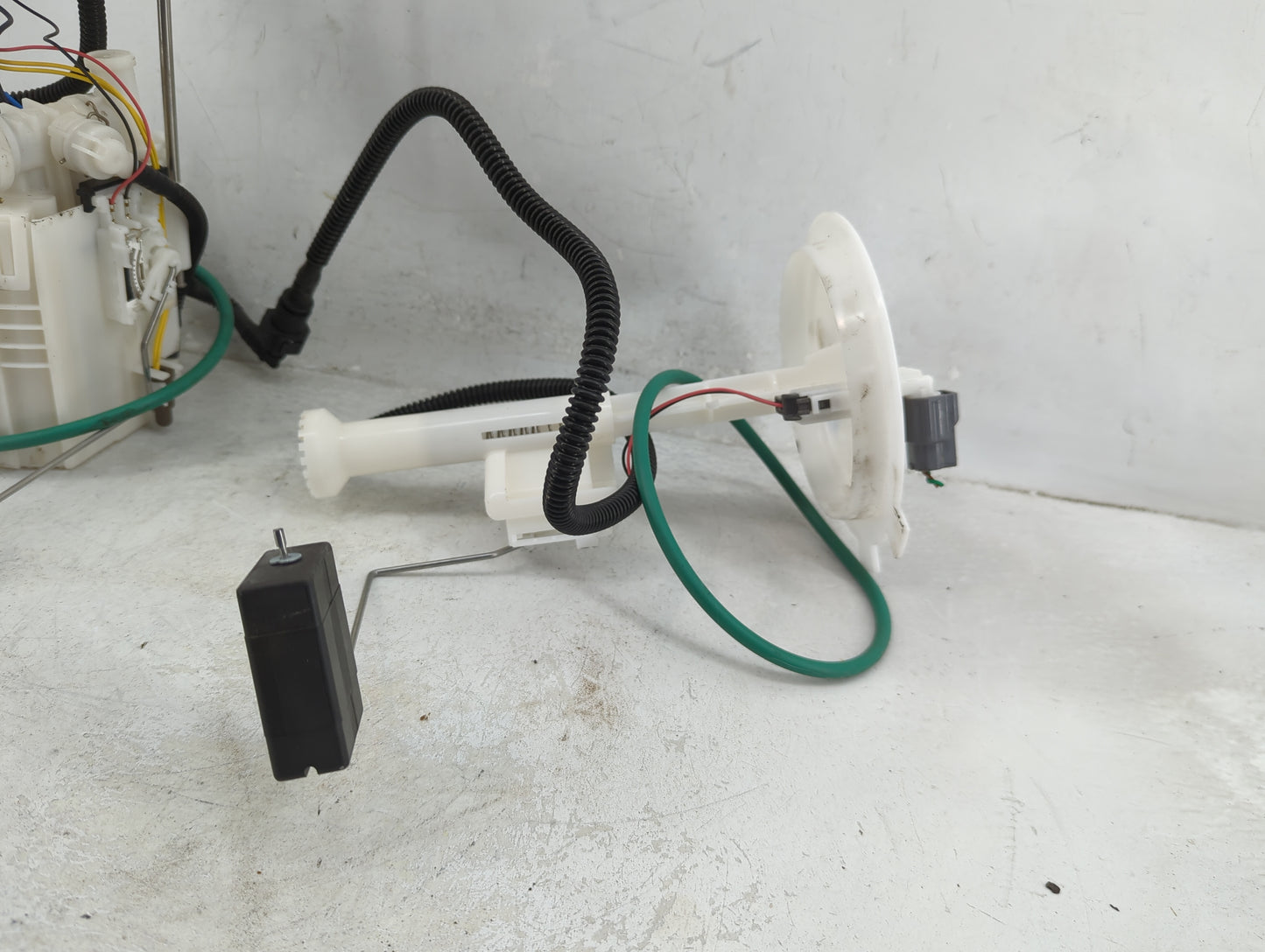 2010-2012 Ford Escape Electrical Gas Fuel Pump Assembly - Oemusedautoparts1.com