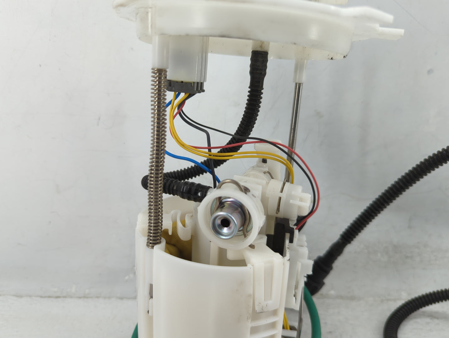 2010-2012 Ford Escape Electrical Gas Fuel Pump Assembly - Oemusedautoparts1.com