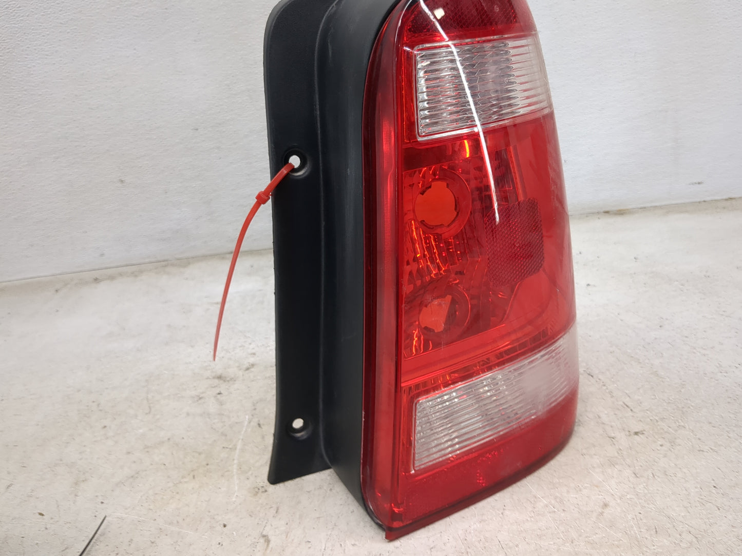 2008-2012 Ford Escape Tail Light Assembly Passenger Right OEM P/N:9L84-13B504-A Fits Fits 2008 2009 2010 2011 2012 OEM Used 