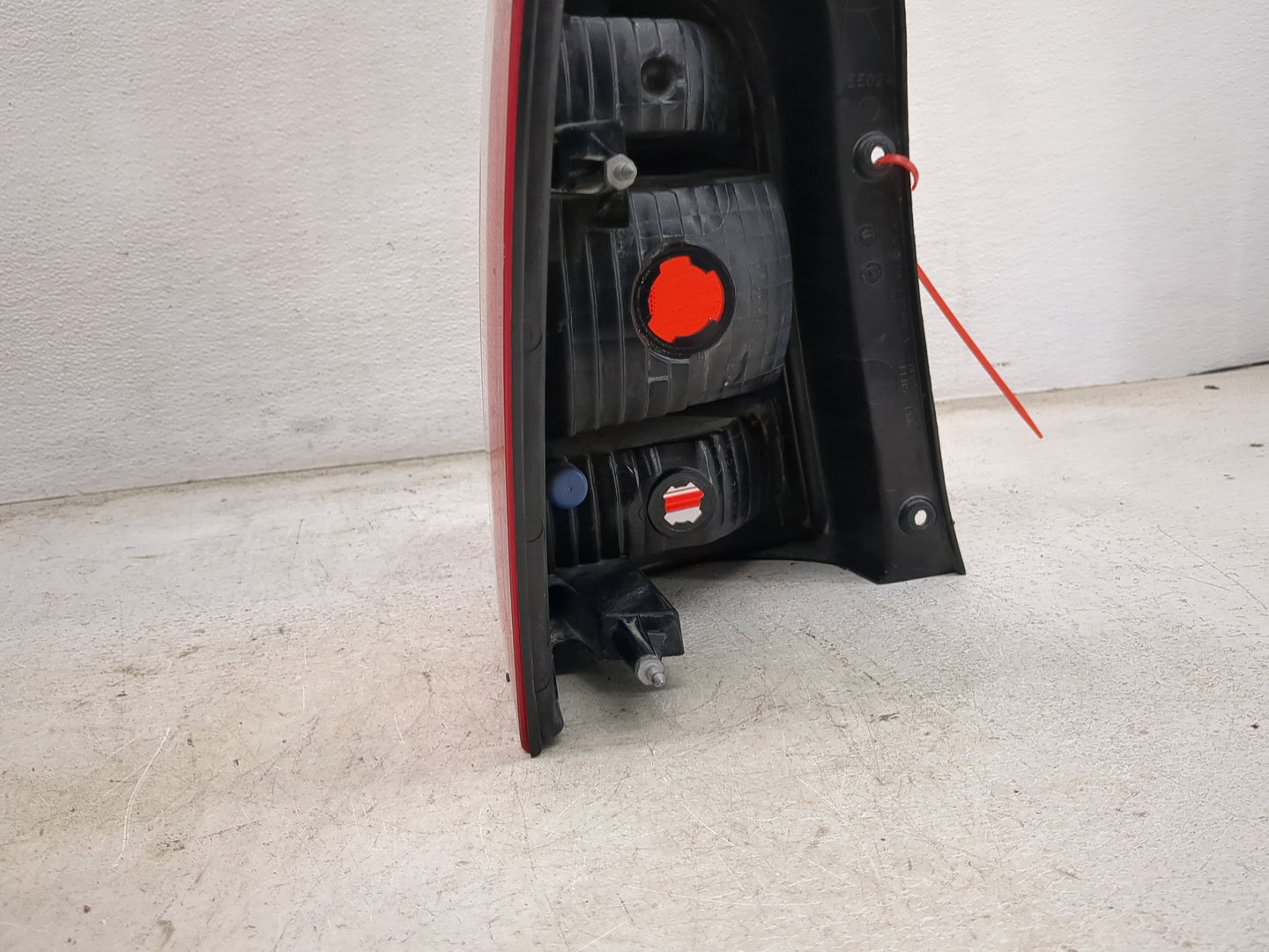 2008-2012 Ford Escape Tail Light Assembly Passenger Right OEM P/N:9L84-13B504-A Fits Fits 2008 2009 2010 2011 2012 OEM Used 