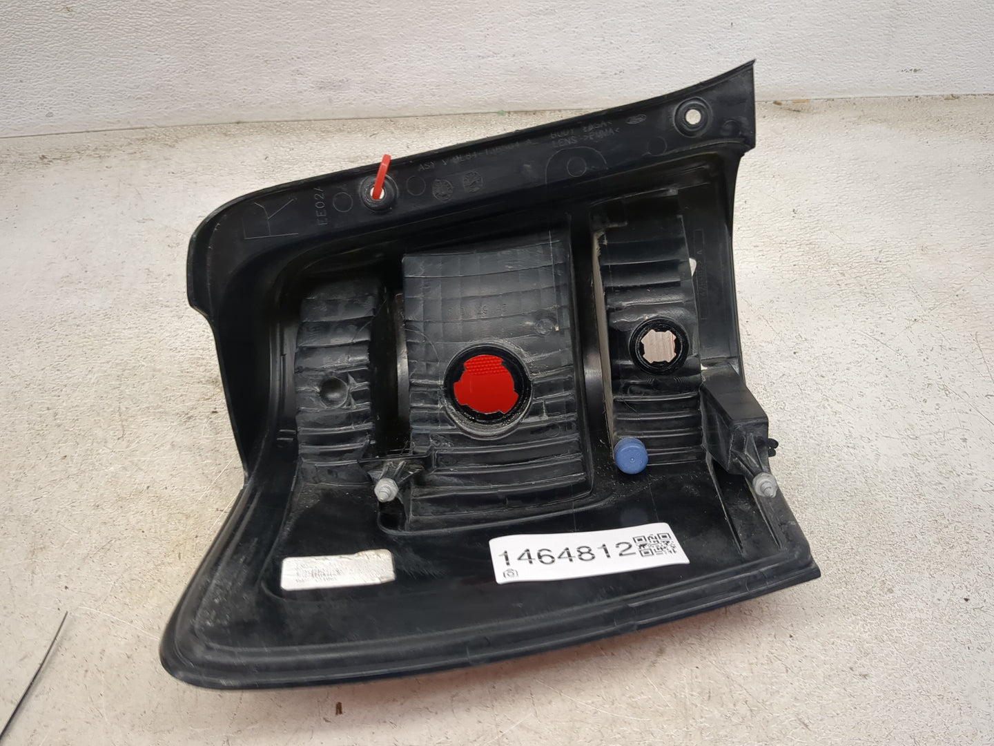 2008-2012 Ford Escape Tail Light Assembly Passenger Right OEM P/N:9L84-13B504-A Fits Fits 2008 2009 2010 2011 2012 OEM Used 