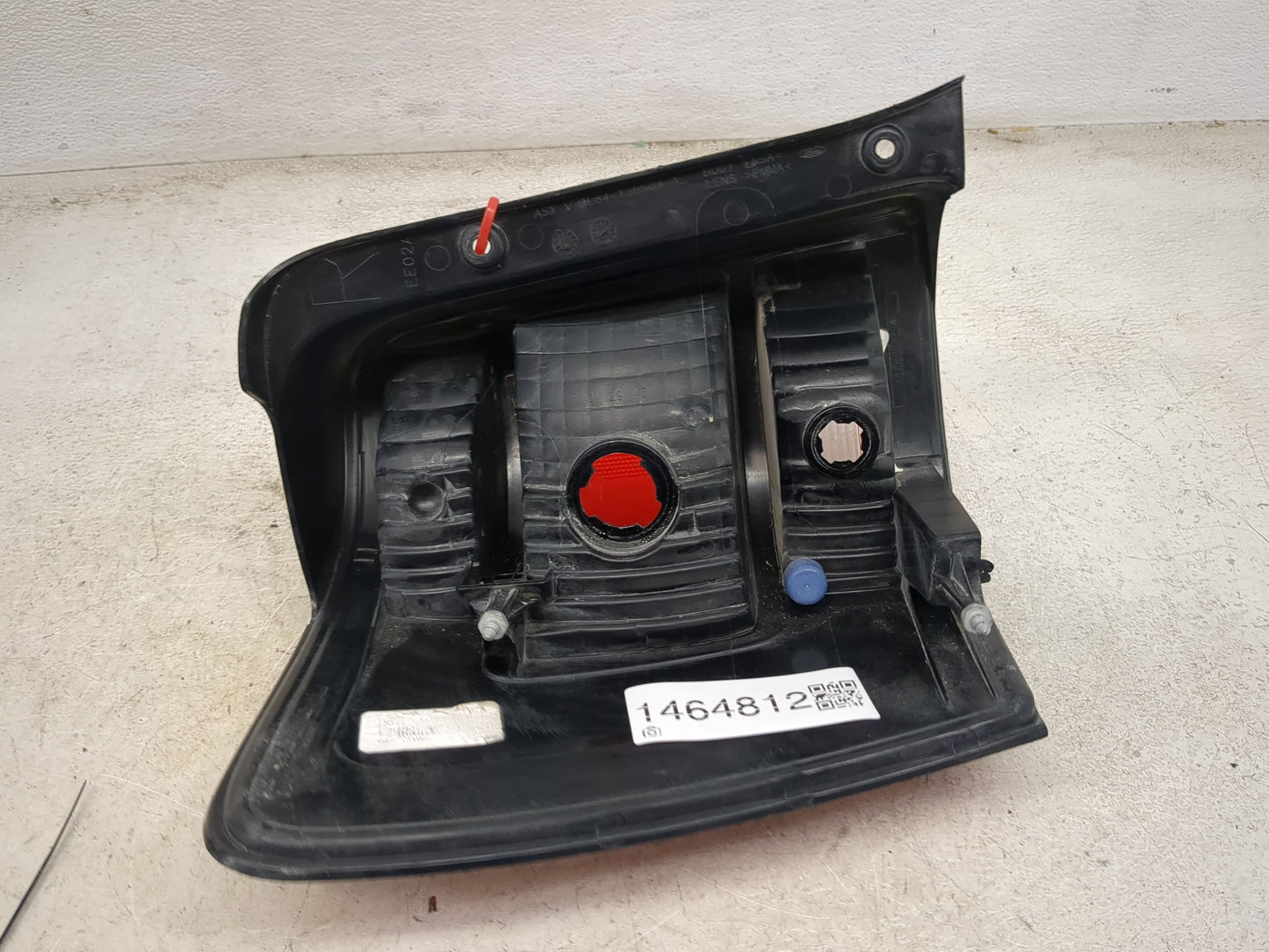 2008-2012 Ford Escape Tail Light Assembly Passenger Right OEM P/N:9L84-13B504-A Fits Fits 2008 2009 2010 2011 2012 OEM Used 