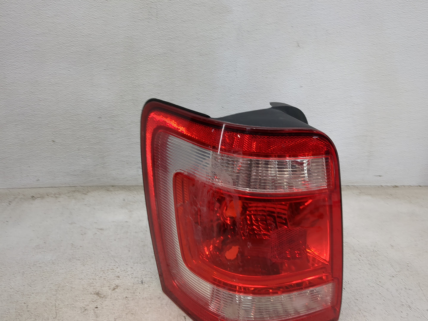 2008-2012 Ford Escape Tail Light Assembly Driver Left OEM Fits Fits 2008 2009 2010 2011 2012 OEM Used Auto Parts - Oemusedau