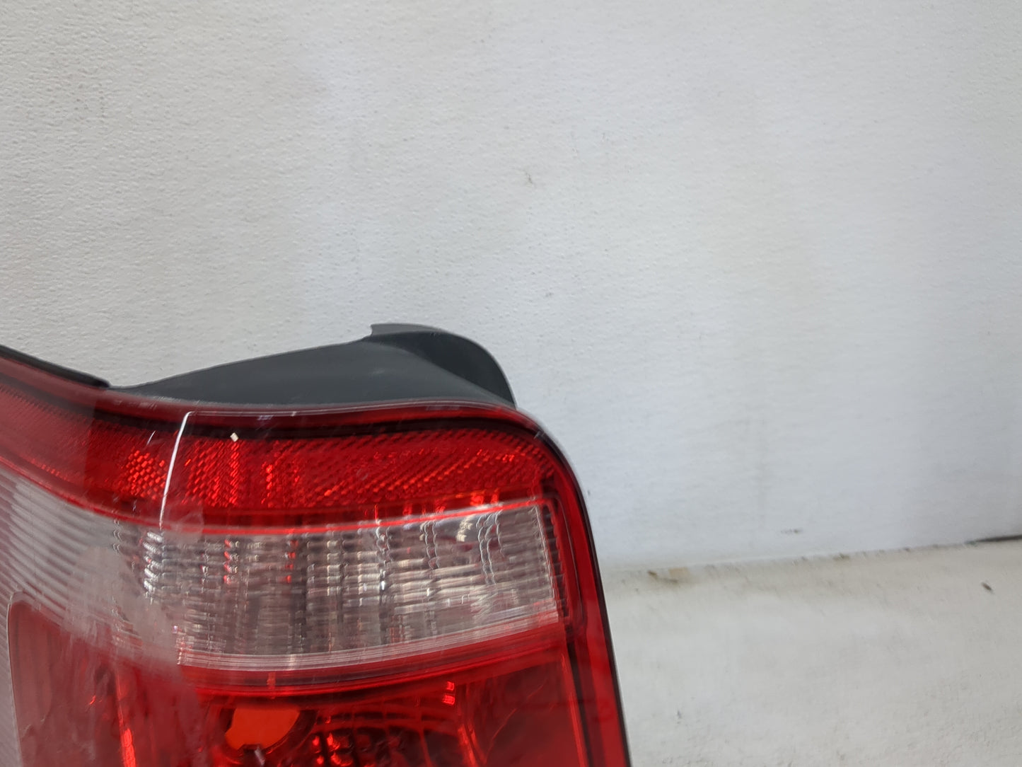 2008-2012 Ford Escape Tail Light Assembly Driver Left OEM Fits Fits 2008 2009 2010 2011 2012 OEM Used Auto Parts - Oemusedau