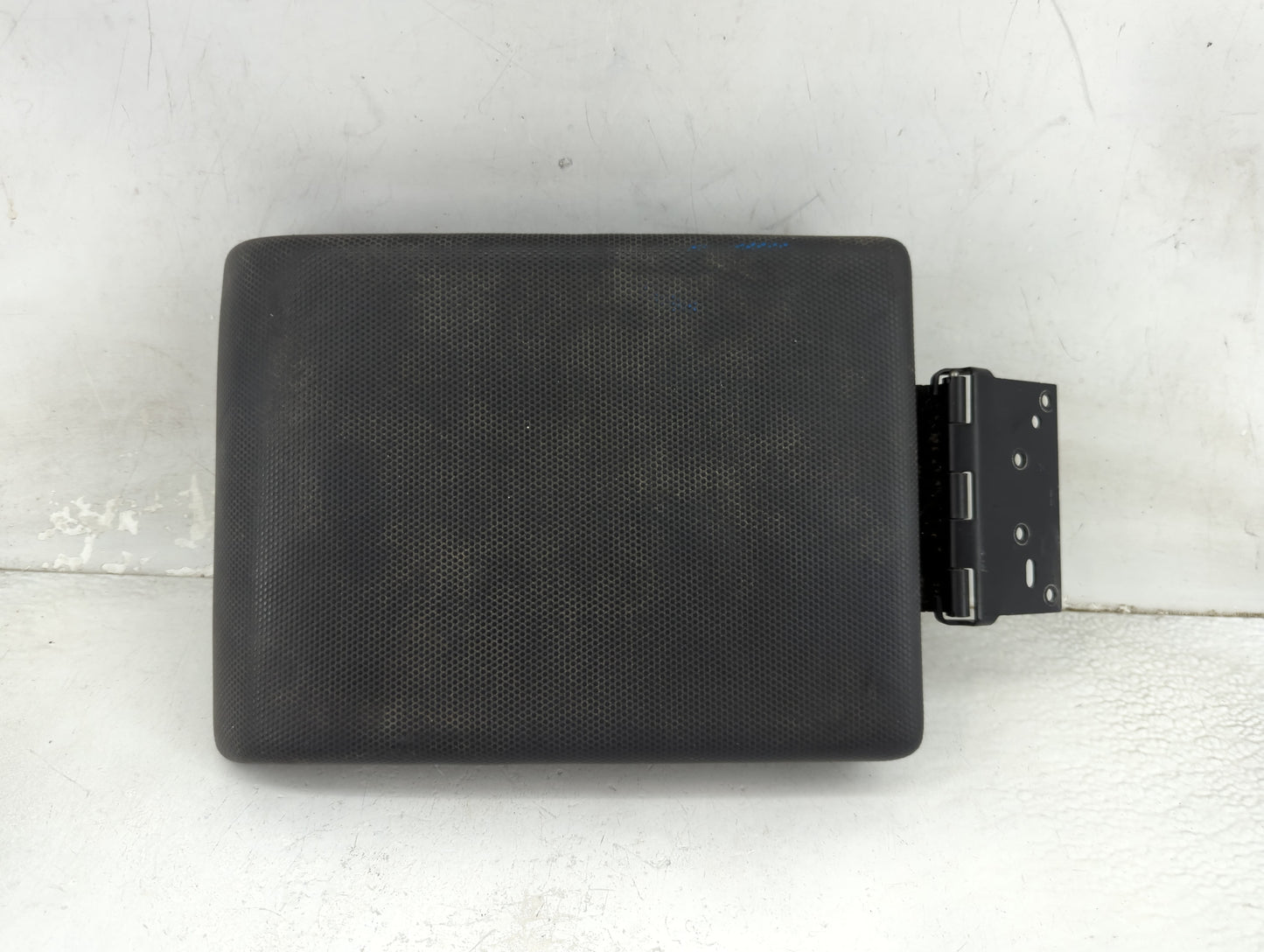 2010 Ford Escape Center Console Armrest Cover Lid P/N:KF3036A001 W9274A Fits OEM Used Auto Parts - Oemusedautoparts1.com
