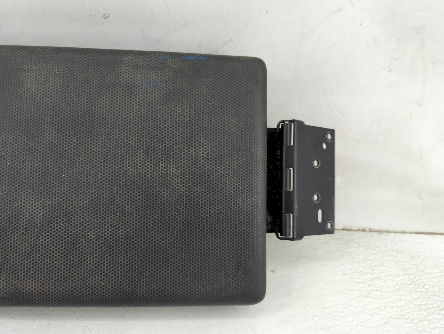 2010 Ford Escape Center Console Armrest Cover Lid P/N:KF3036A001 W9274A Fits OEM Used Auto Parts - Oemusedautoparts1.com
