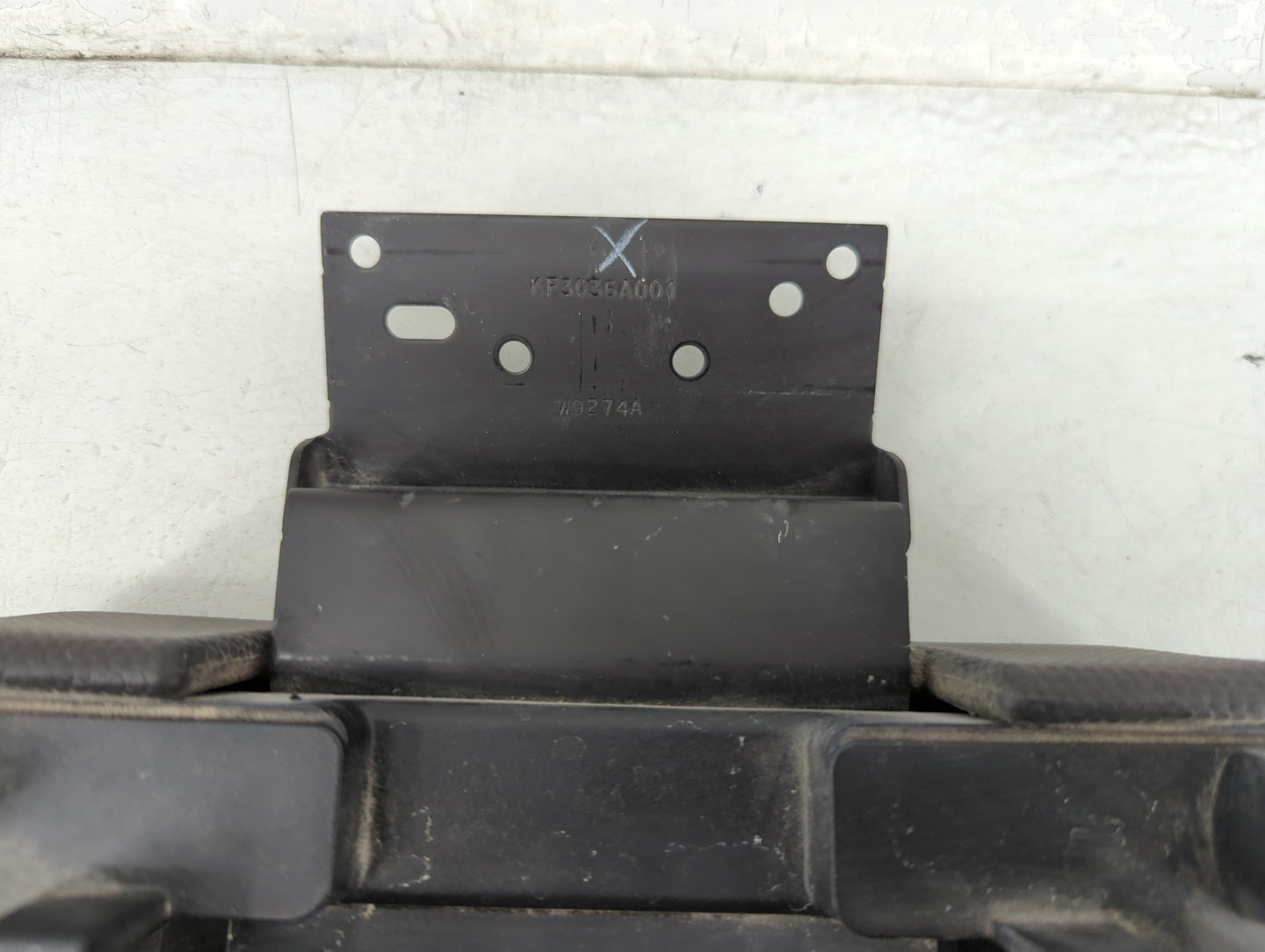 2010 Ford Escape Center Console Armrest Cover Lid P/N:KF3036A001 W9274A Fits OEM Used Auto Parts - Oemusedautoparts1.com