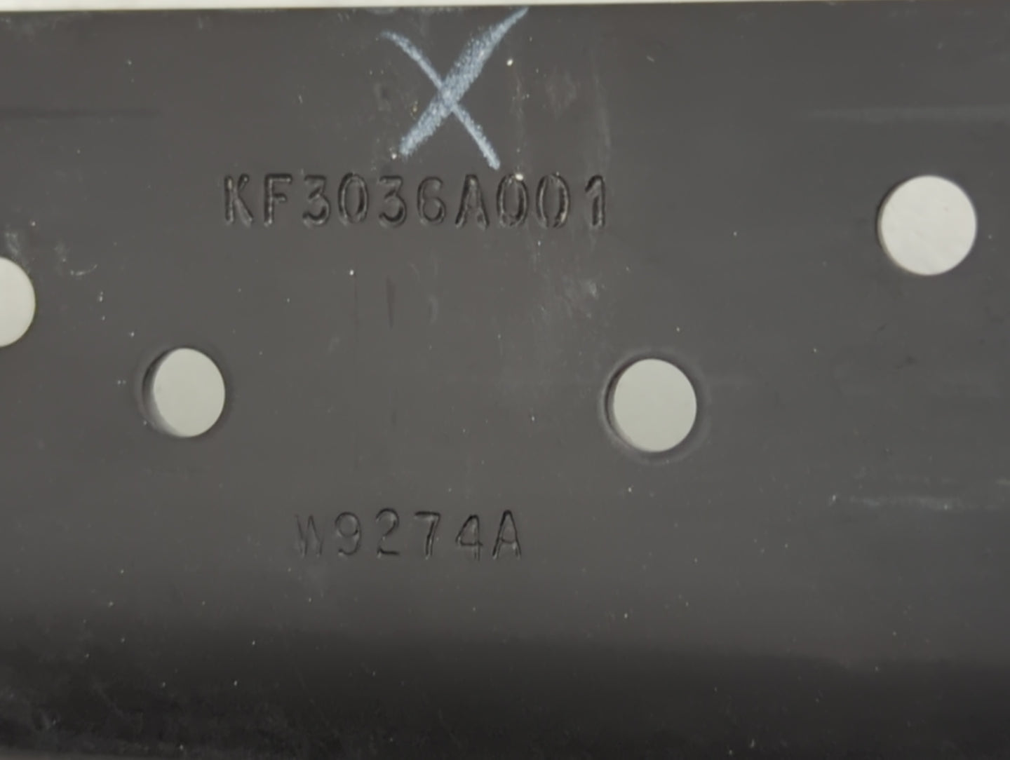 2010 Ford Escape Center Console Armrest Cover Lid P/N:KF3036A001 W9274A Fits OEM Used Auto Parts - Oemusedautoparts1.com