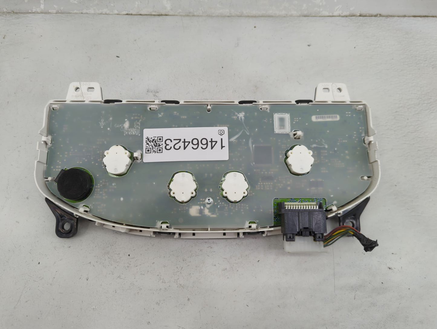 2010 Ford Escape Instrument Cluster Speedometer Gauges P/N:AL8T-10849-CH ZVCH19996C Miles: Fits OEM Used Auto Parts - Oemuse