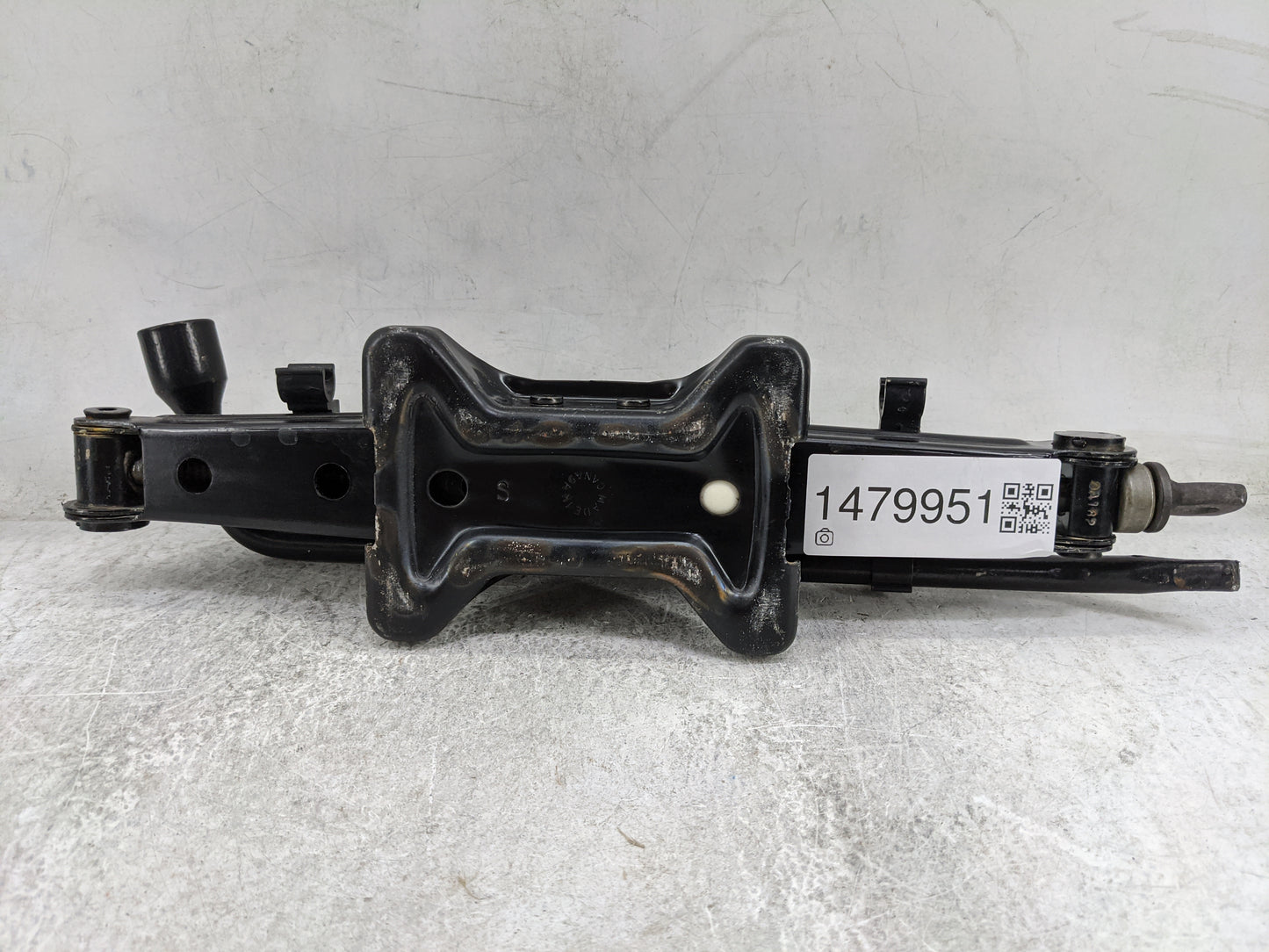 2010 Ford Escape Spare Scissor Car Jack 1479951 - Oemusedautoparts1.com