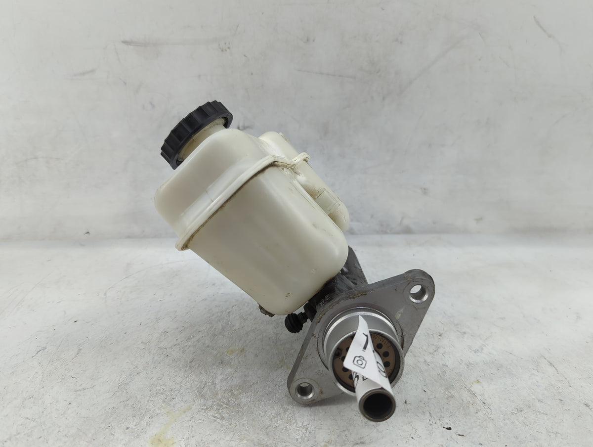 2009-2012 Ford Escape Brake Master Cylinder 1498938 - Oemusedautoparts1.com