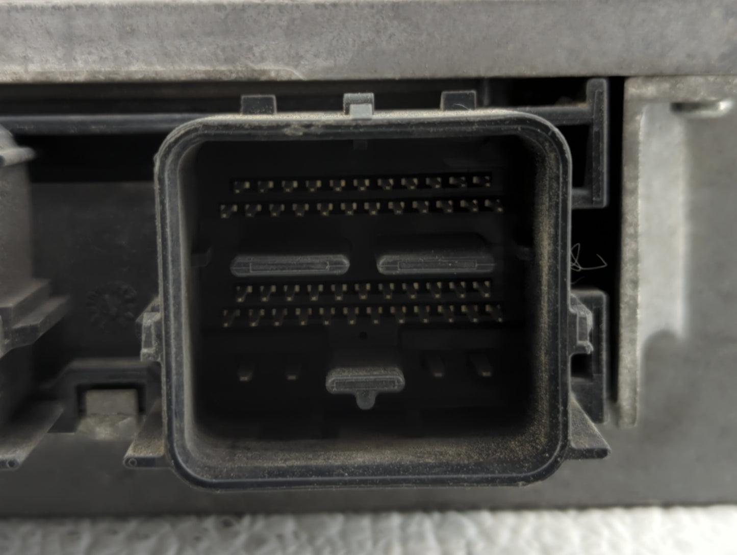 2010 Ford Escape PCM Engine Control Computer ECU ECM PCU OEM P/N:AM6A-12B684-DA AM6A-12A650-DG Fits OEM Used Auto Parts - Oe