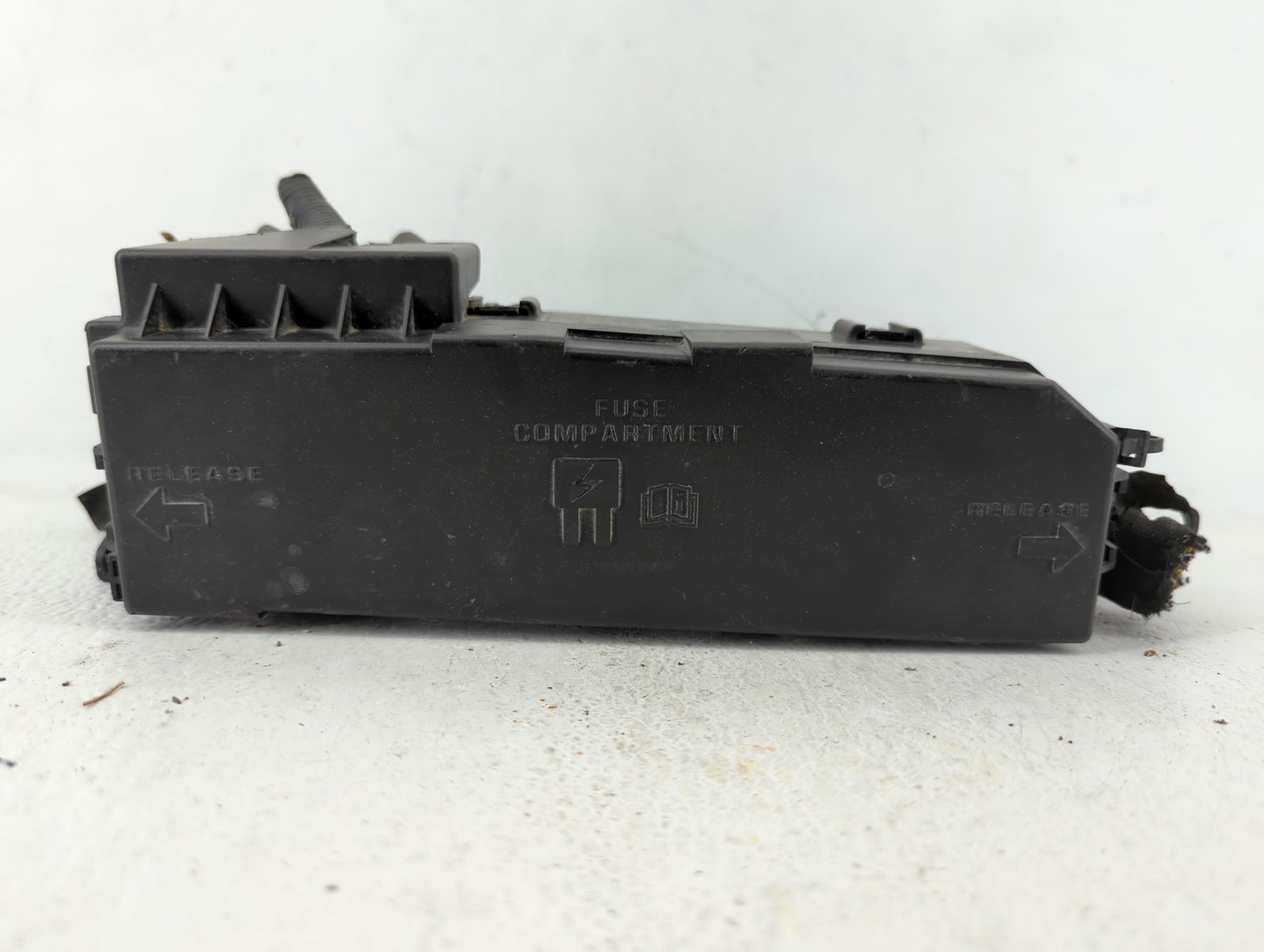 2010 Ford Escape Fusebox Fuse Box Panel Relay Module P/N:8L8T-14A003-AE 9L8T-14A003-BB Fits OEM Used Auto Parts - Oemusedaut