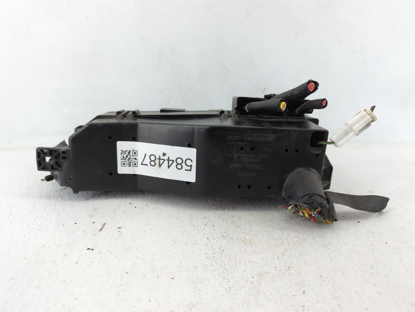 2010 Ford Escape Fusebox Fuse Box Panel Relay Module P/N:8L8T-14A003-AE 9L8T-14A003-BB Fits OEM Used Auto Parts - Oemusedaut
