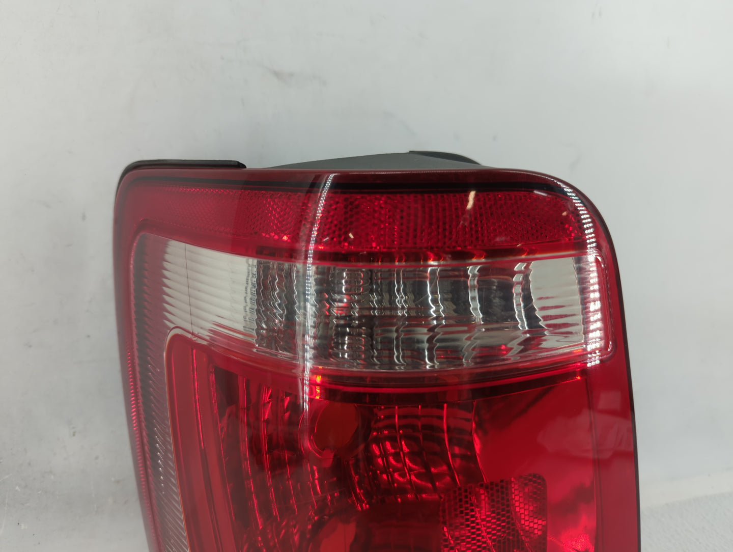 2008-2012 Ford Escape Tail Light Assembly Driver Left OEM P/N:08-330-1938L-B Fits Fits 2008 2009 2010 2011 2012 OEM Used Aut