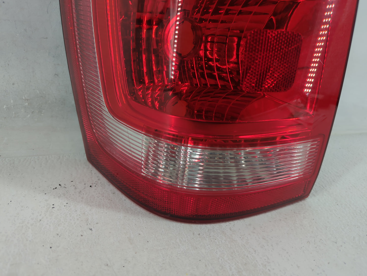2008-2012 Ford Escape Tail Light Assembly Passenger Right OEM P/N:8L84-13B505-A Fits Fits 2008 2009 2010 2011 2012 OEM Used 