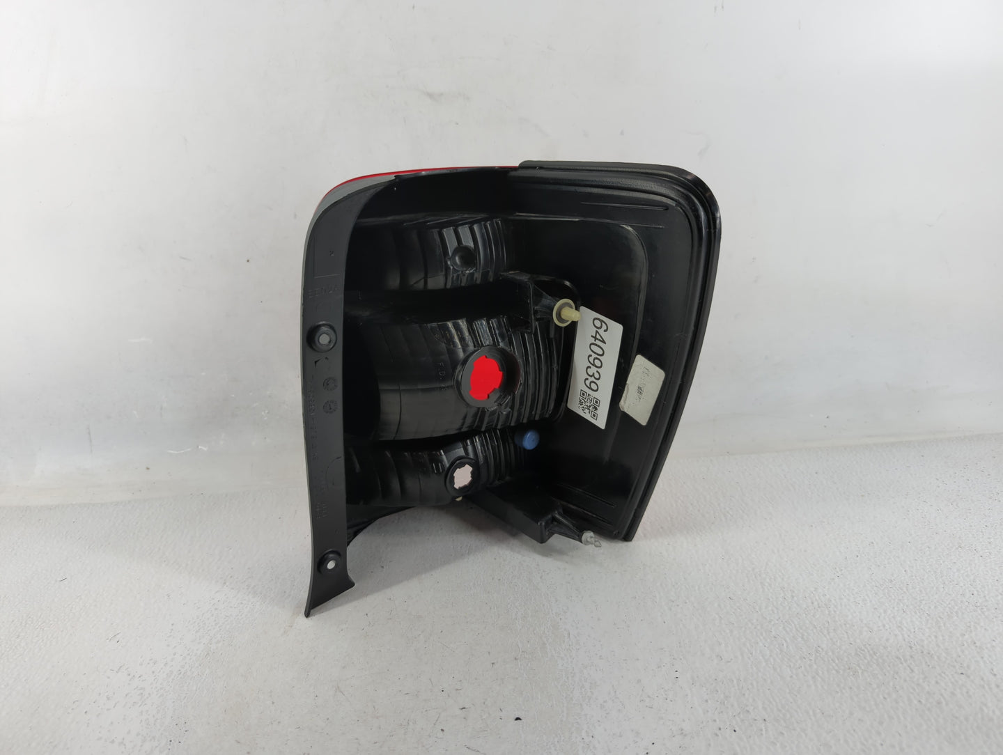 2008-2012 Ford Escape Tail Light Assembly Passenger Right OEM P/N:8L84-13B505-A Fits Fits 2008 2009 2010 2011 2012 OEM Used 