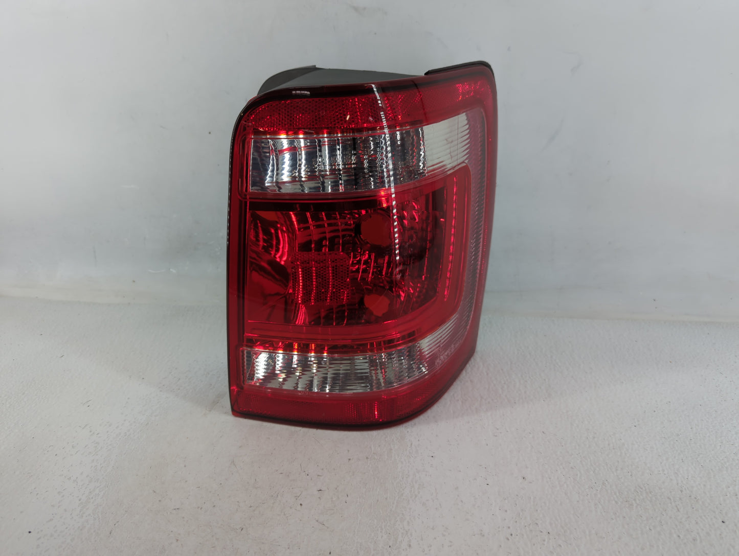 2010 Ford Escape Tail Light Assembly Driver Left OEM P/N:04485349 6L94-13B505-A Fits OEM Used Auto Parts - Oemusedautoparts1