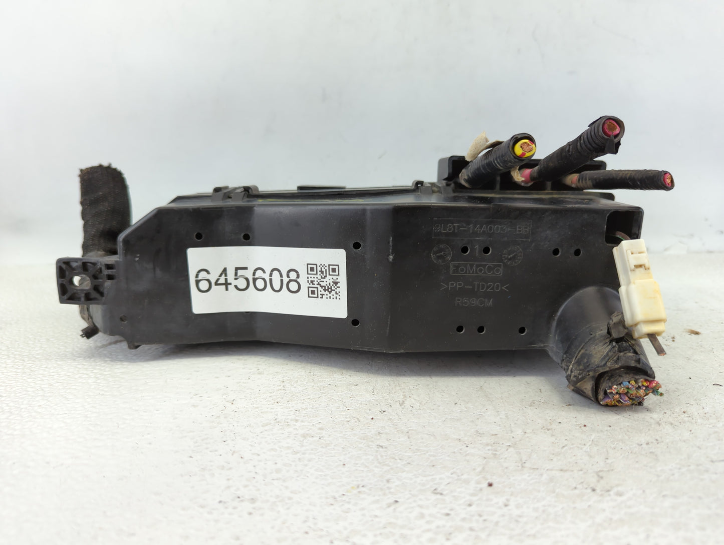 2010 Ford Escape Fusebox Fuse Box Panel Relay Module P/N:9L8T-14A003-BB Fits OEM Used Auto Parts - Oemusedautoparts1.com