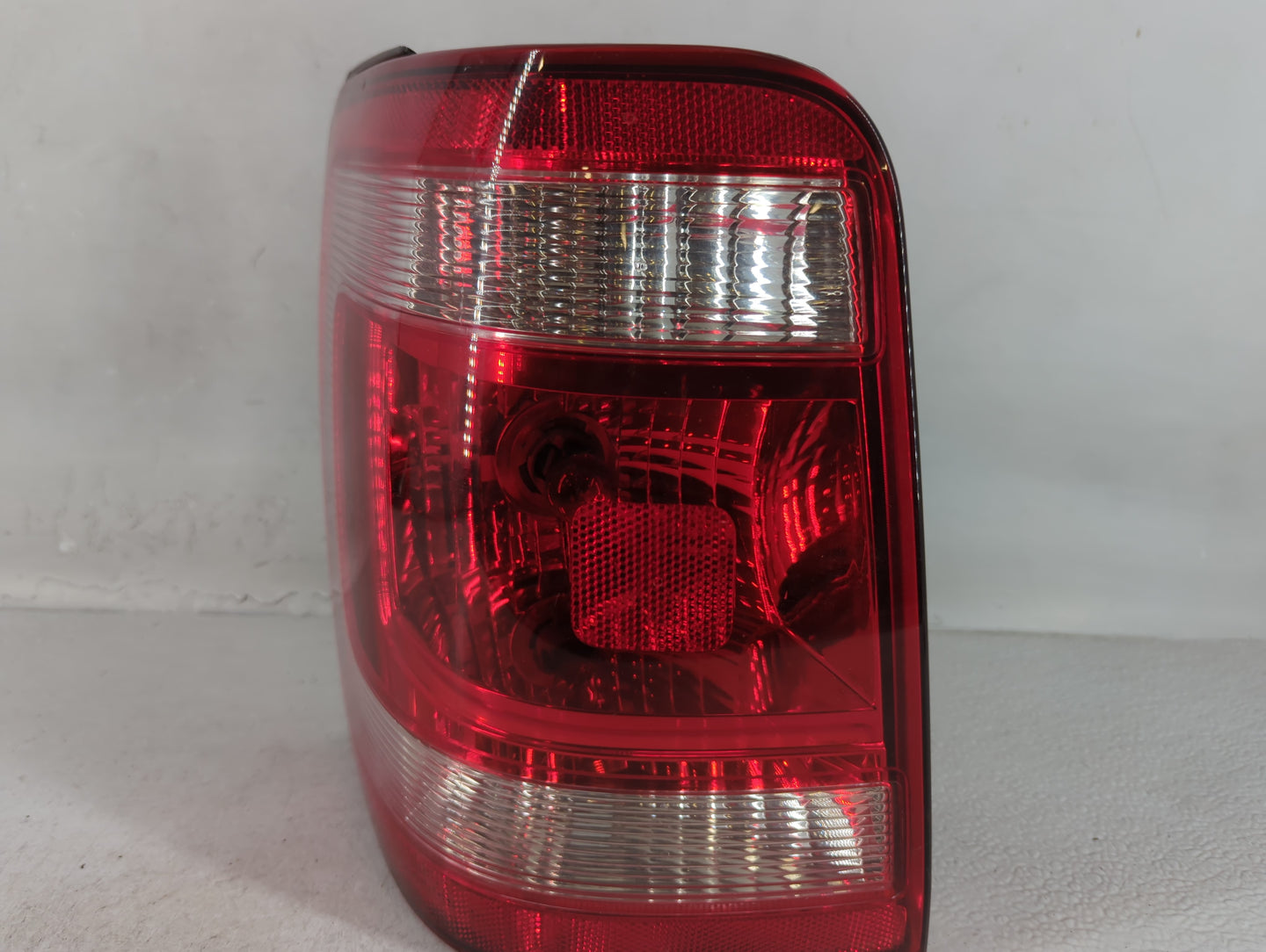 2008-2012 Ford Escape Tail Light Assembly Driver Left OEM P/N:9L84-13B505-A Fits Fits 2008 2009 2010 2011 2012 OEM Used Auto