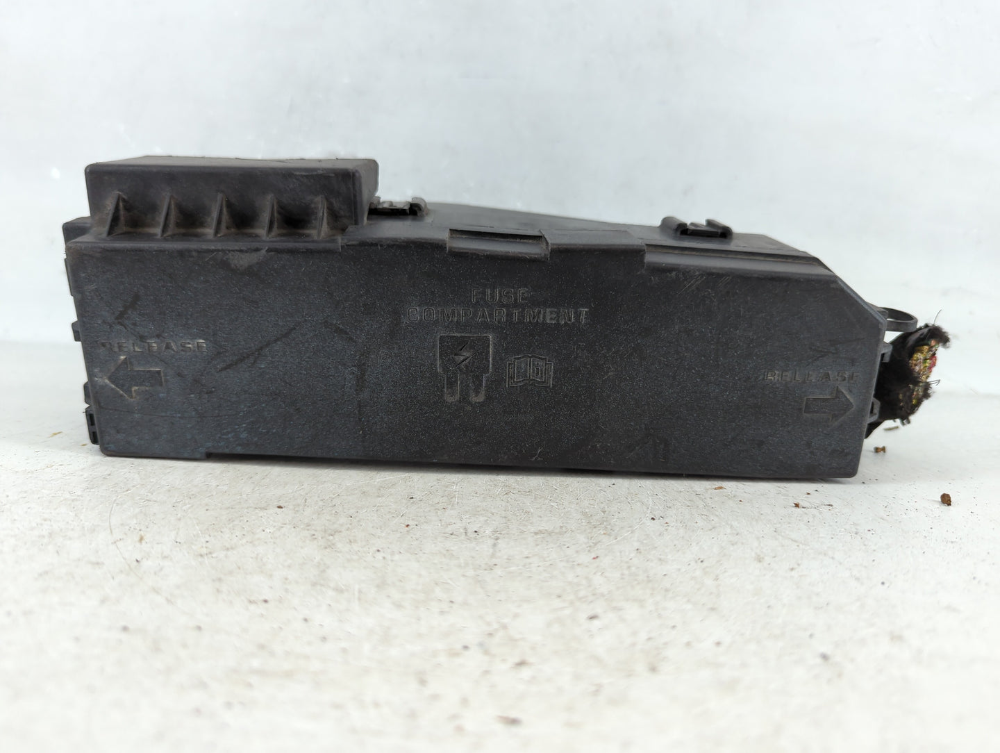 2010 Ford Escape Fusebox Fuse Box Panel Relay Module P/N:8L8T-14A003-AE Fits OEM Used Auto Parts - Oemusedautoparts1.com