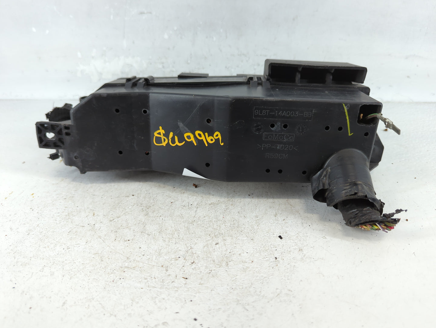2010 Ford Escape Fusebox Fuse Box Panel Relay Module P/N:8L8T-14A003-AE Fits OEM Used Auto Parts - Oemusedautoparts1.com