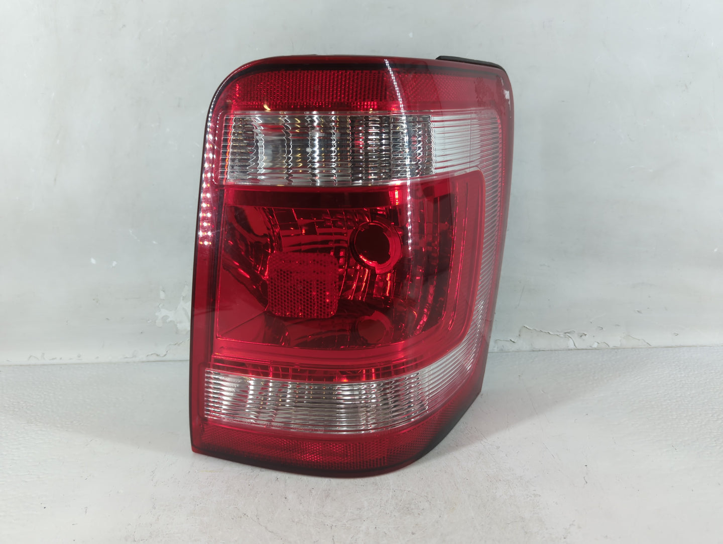 2010 Ford Escape Tail Light Assembly Passenger Right OEM Fits OEM Used Auto Parts - Oemusedautoparts1.com