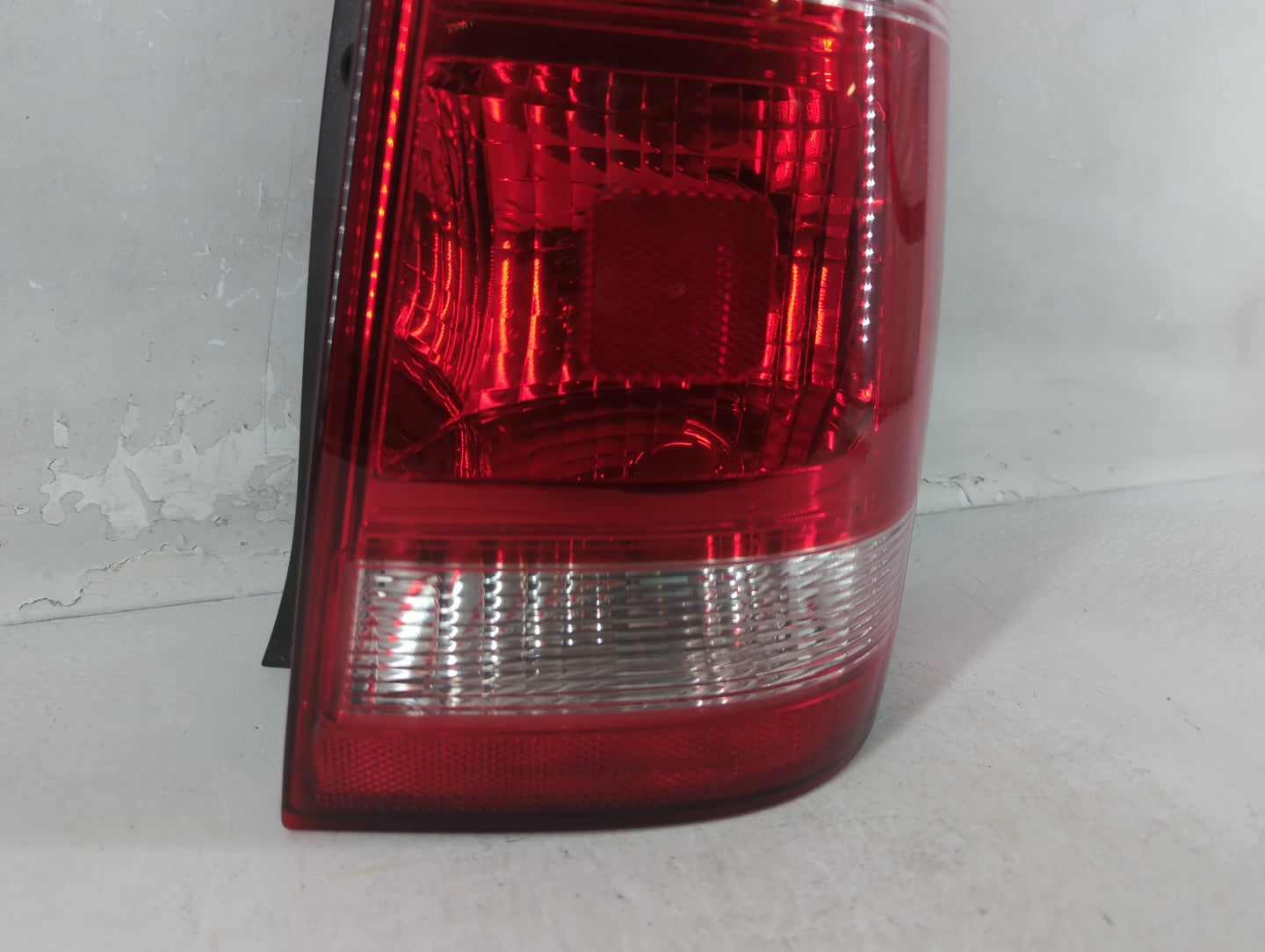 2010 Ford Escape Tail Light Assembly Passenger Right OEM Fits OEM Used Auto Parts - Oemusedautoparts1.com