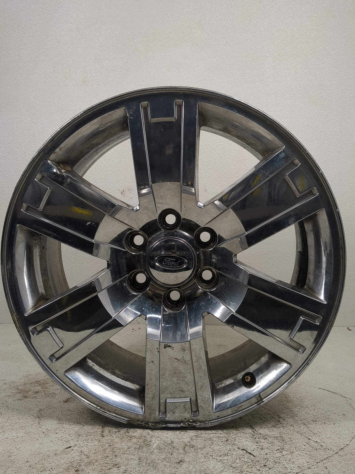 2010 Ford Expedition Oem Wheel Rim 1374777 - Oemusedautoparts1.com