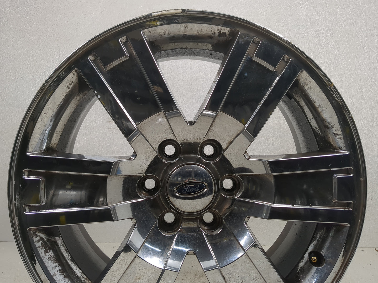 2010 Ford Expedition Oem Wheel Rim 1374782 - Oemusedautoparts1.com