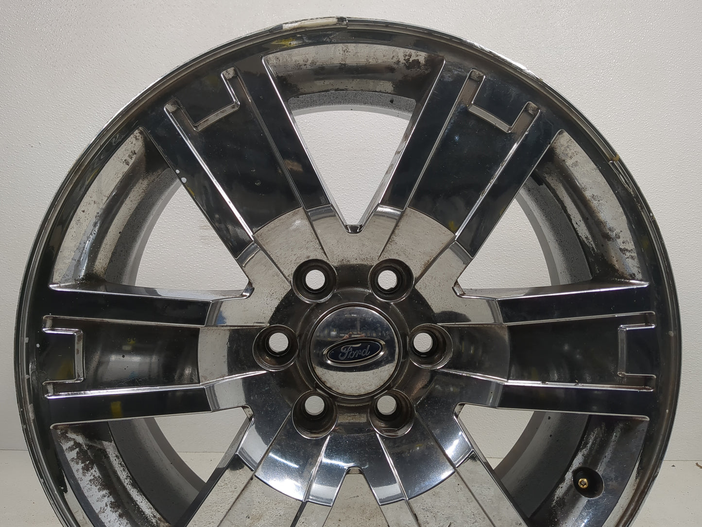 2010 Ford Expedition Oem Wheel Rim 1374782 - Oemusedautoparts1.com