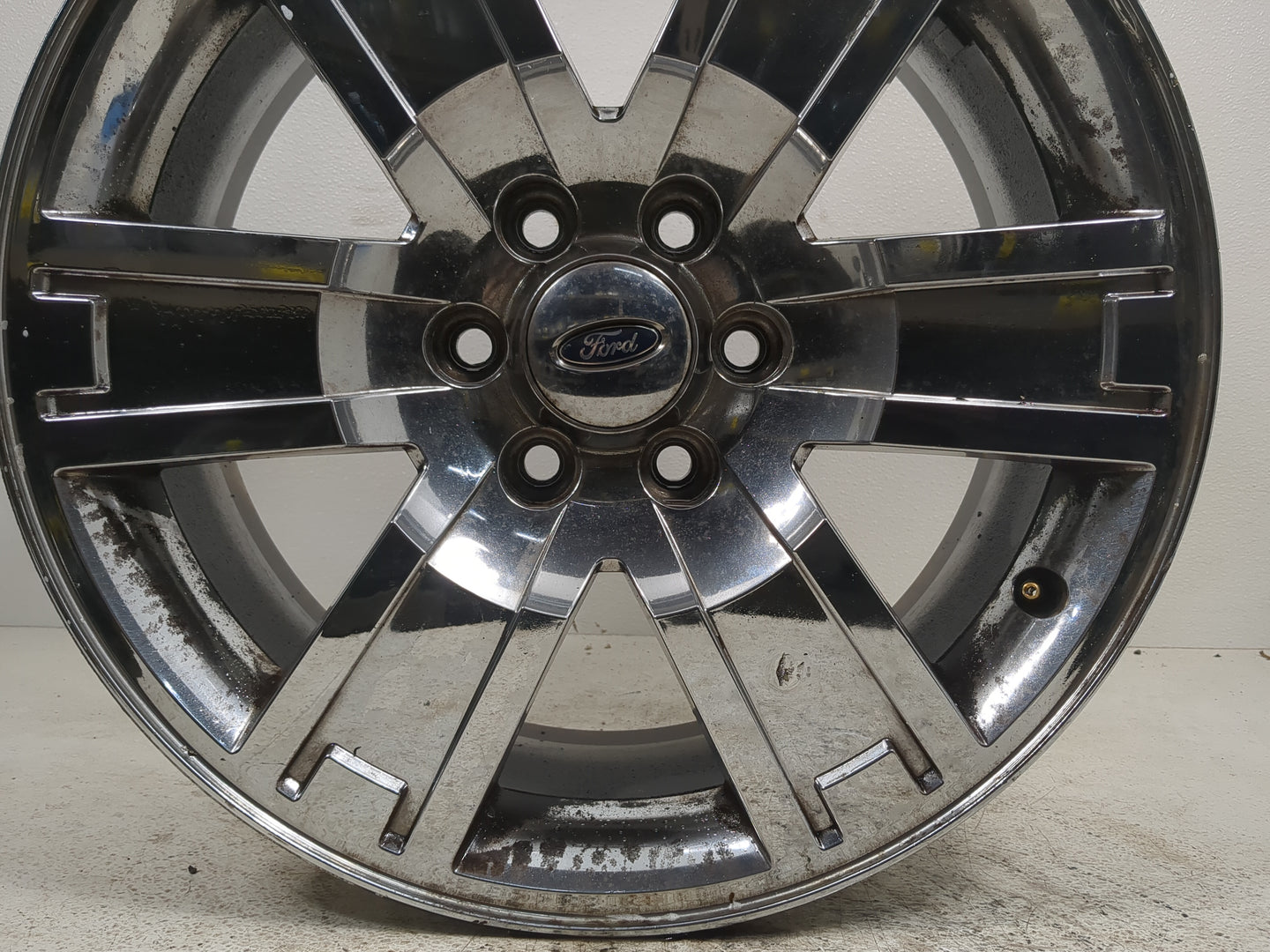 2010 Ford Expedition Oem Wheel Rim 1374782 - Oemusedautoparts1.com