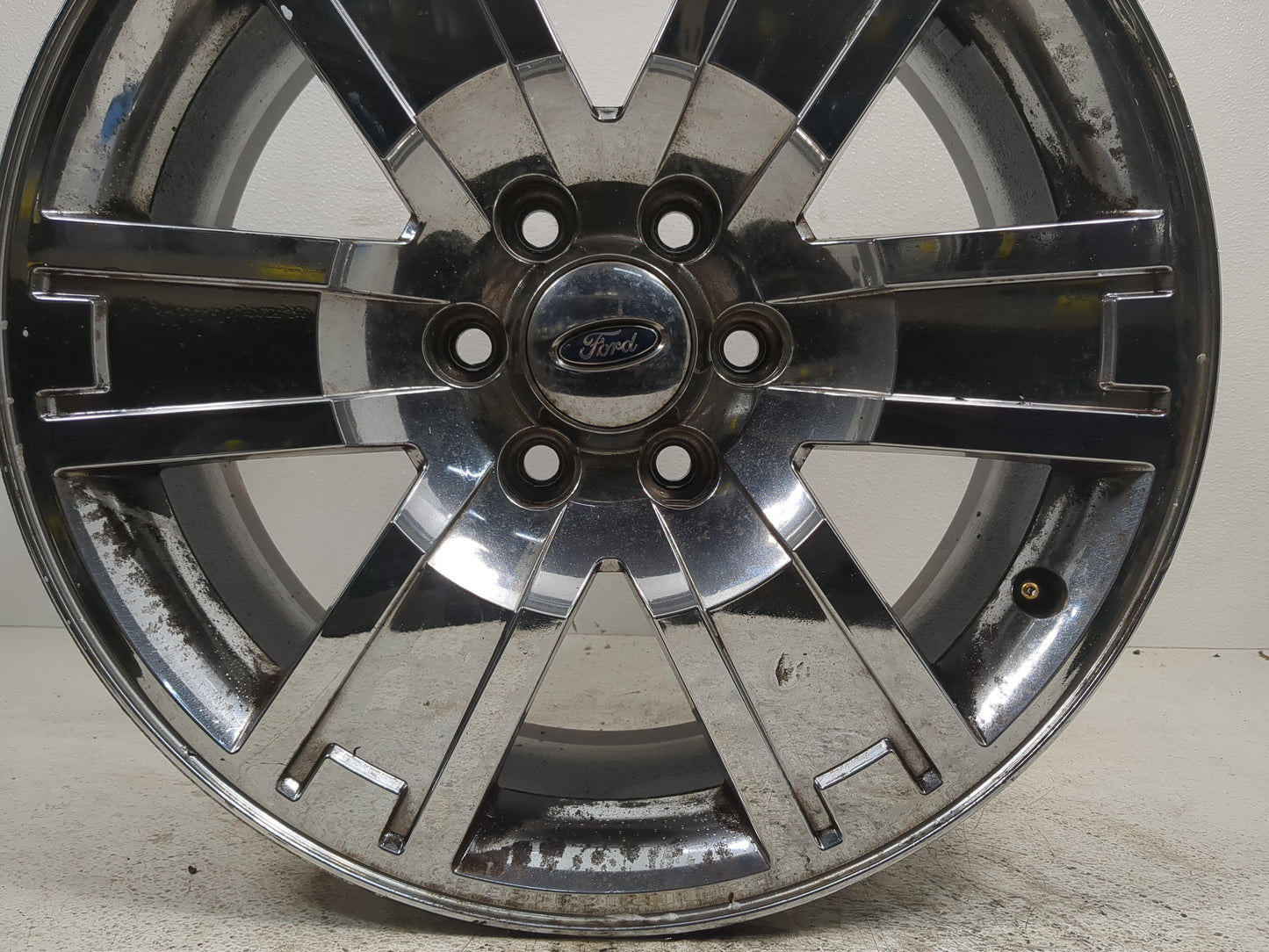 2010 Ford Expedition Oem Wheel Rim 1374782 - Oemusedautoparts1.com