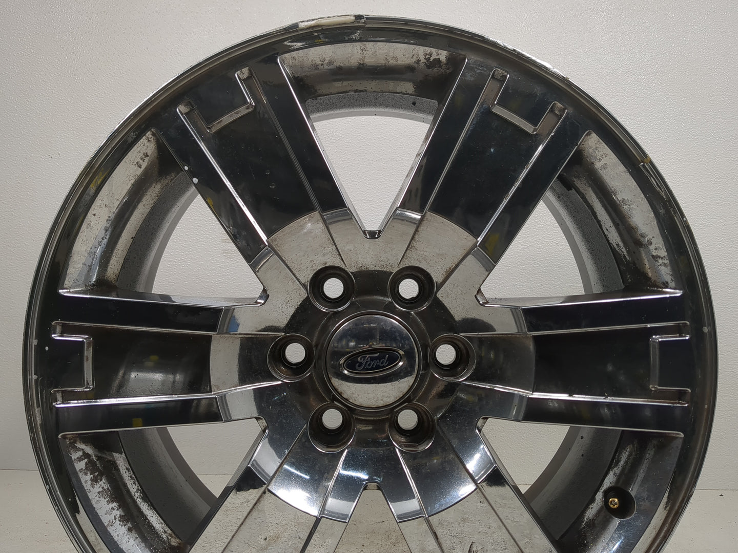 2010 Ford Expedition Oem Wheel Rim 1374782 - Oemusedautoparts1.com