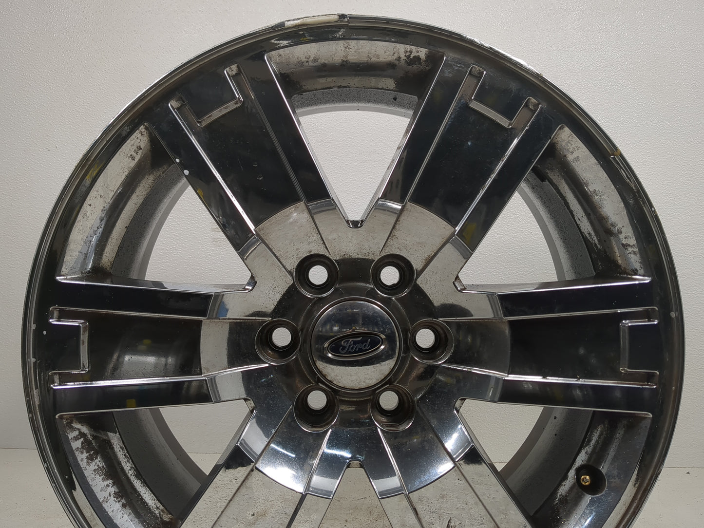 2010 Ford Expedition Oem Wheel Rim 1374782 - Oemusedautoparts1.com