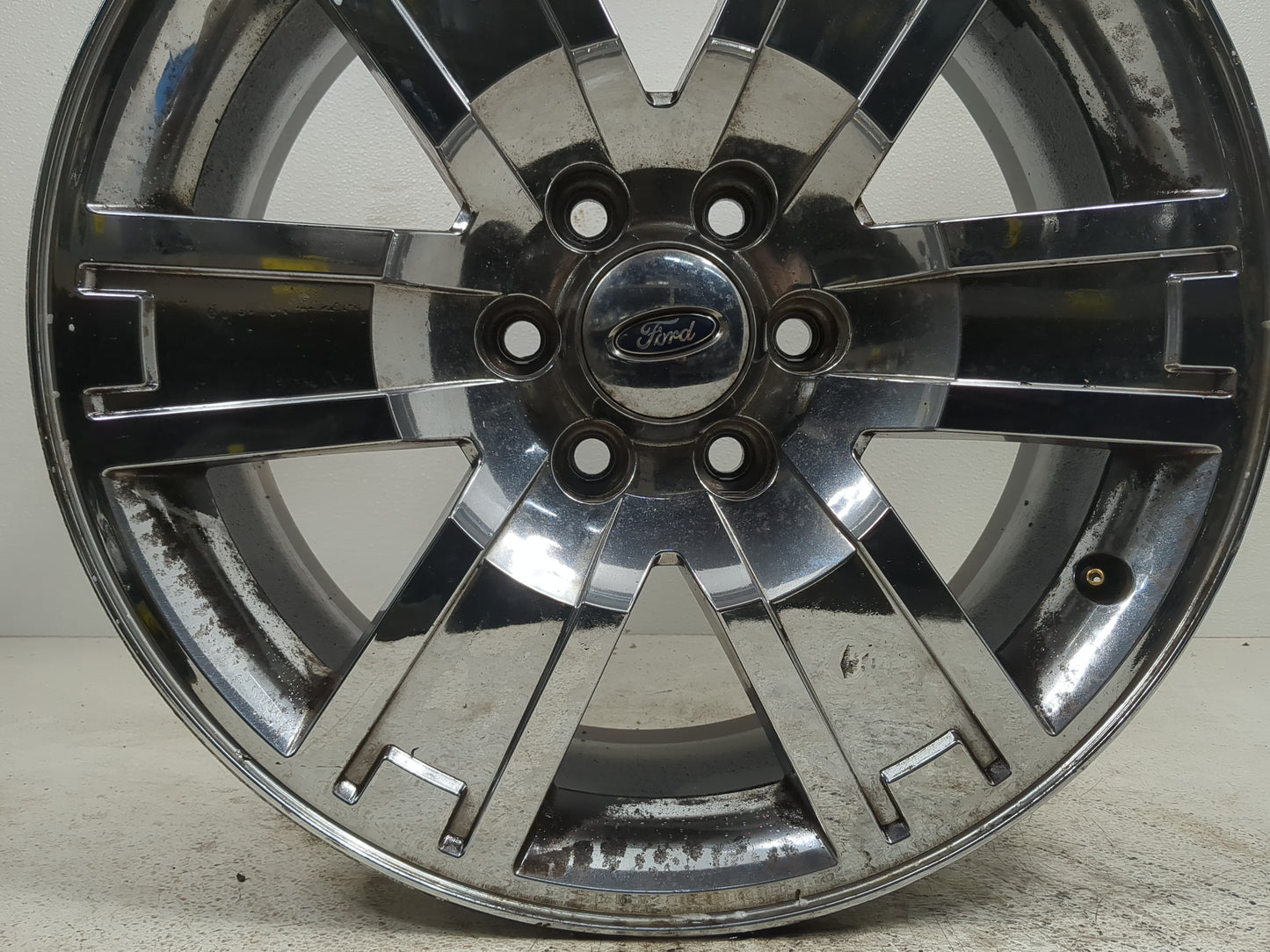 2010 Ford Expedition Oem Wheel Rim 1374782 - Oemusedautoparts1.com
