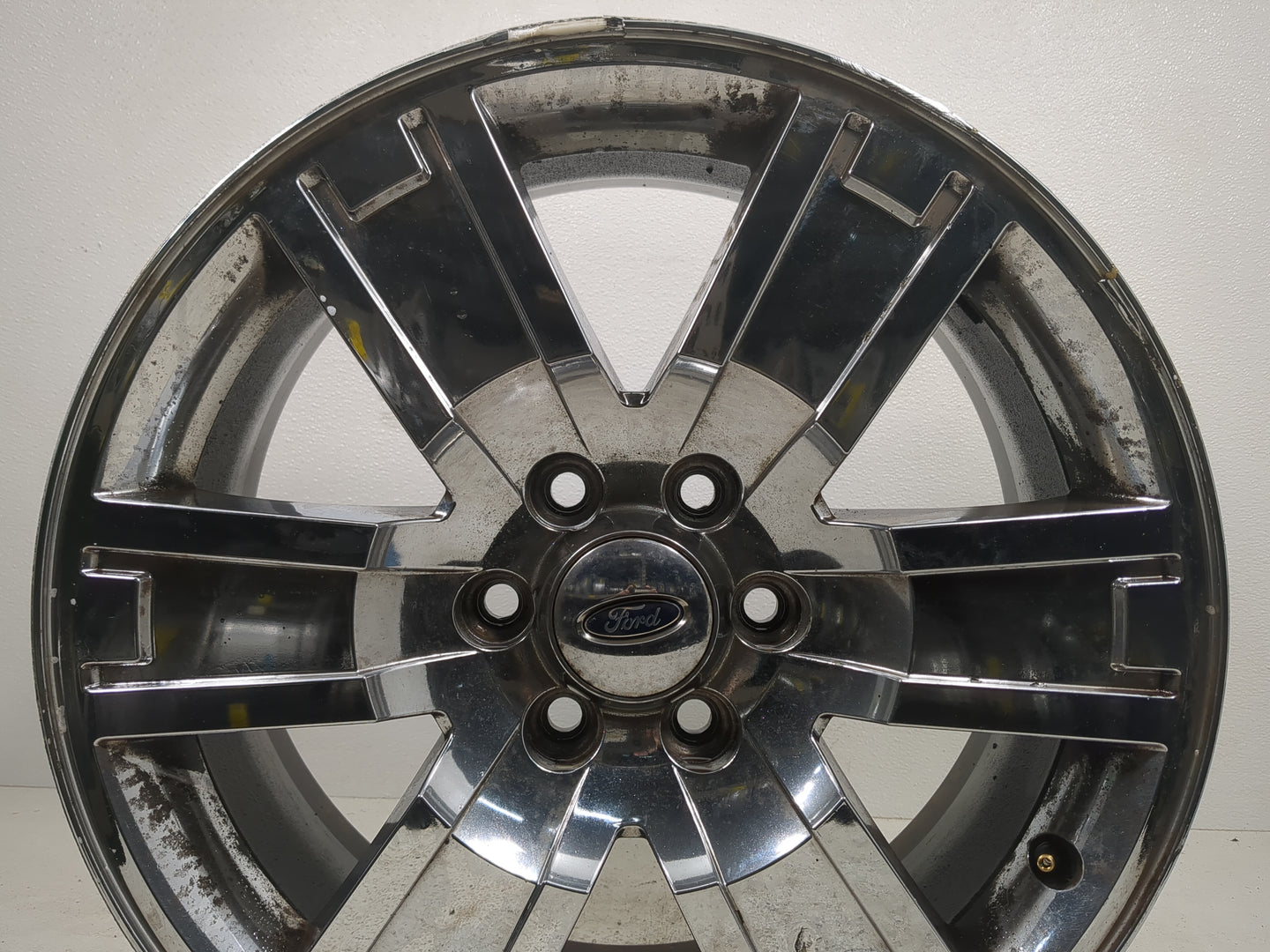 2010 Ford Expedition Oem Wheel Rim 1374782 - Oemusedautoparts1.com