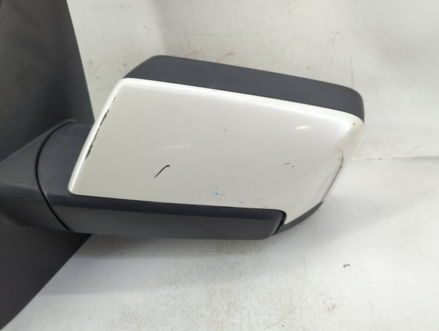2010 Ford Expedition Driver Side View Mirror - Left Door Mirror OEM Used - Oemusedautoparts1.com