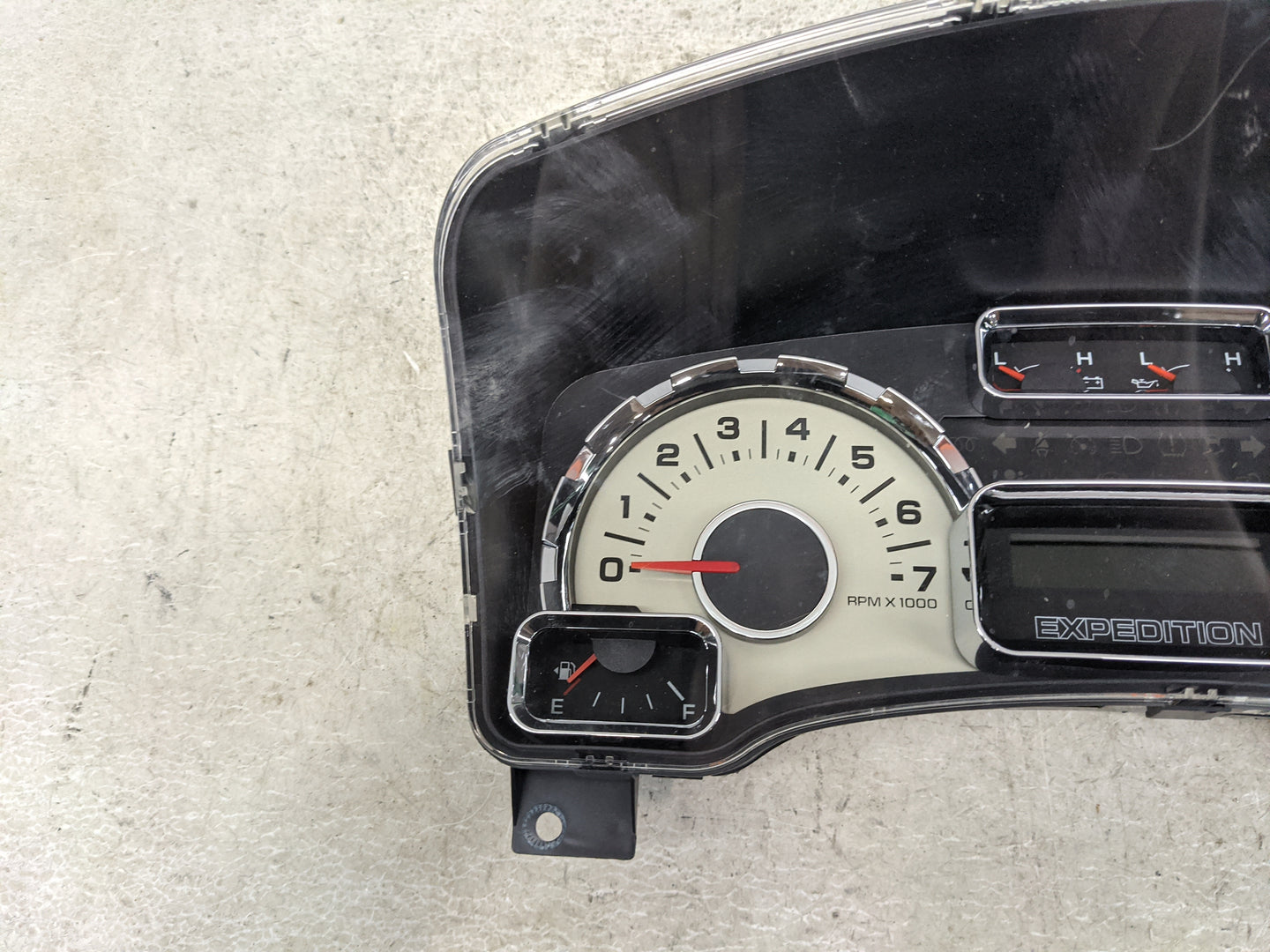 2010 Ford Expedition Instrument Cluster Speedometer Gauges P/N:AL1T-10849-GE A2C53322406, 7L1T-10849, 7L7T-10849 Miles:114K 
