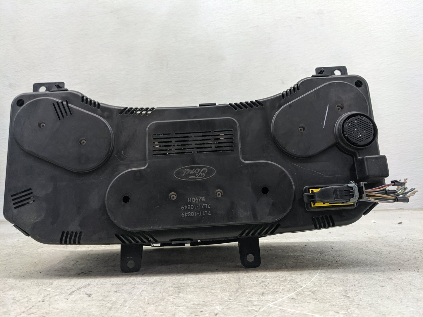 2010 Ford Expedition Instrument Cluster Speedometer Gauges P/N:AL1T-10849-GE A2C53322406, 7L1T-10849, 7L7T-10849 Miles:114K 