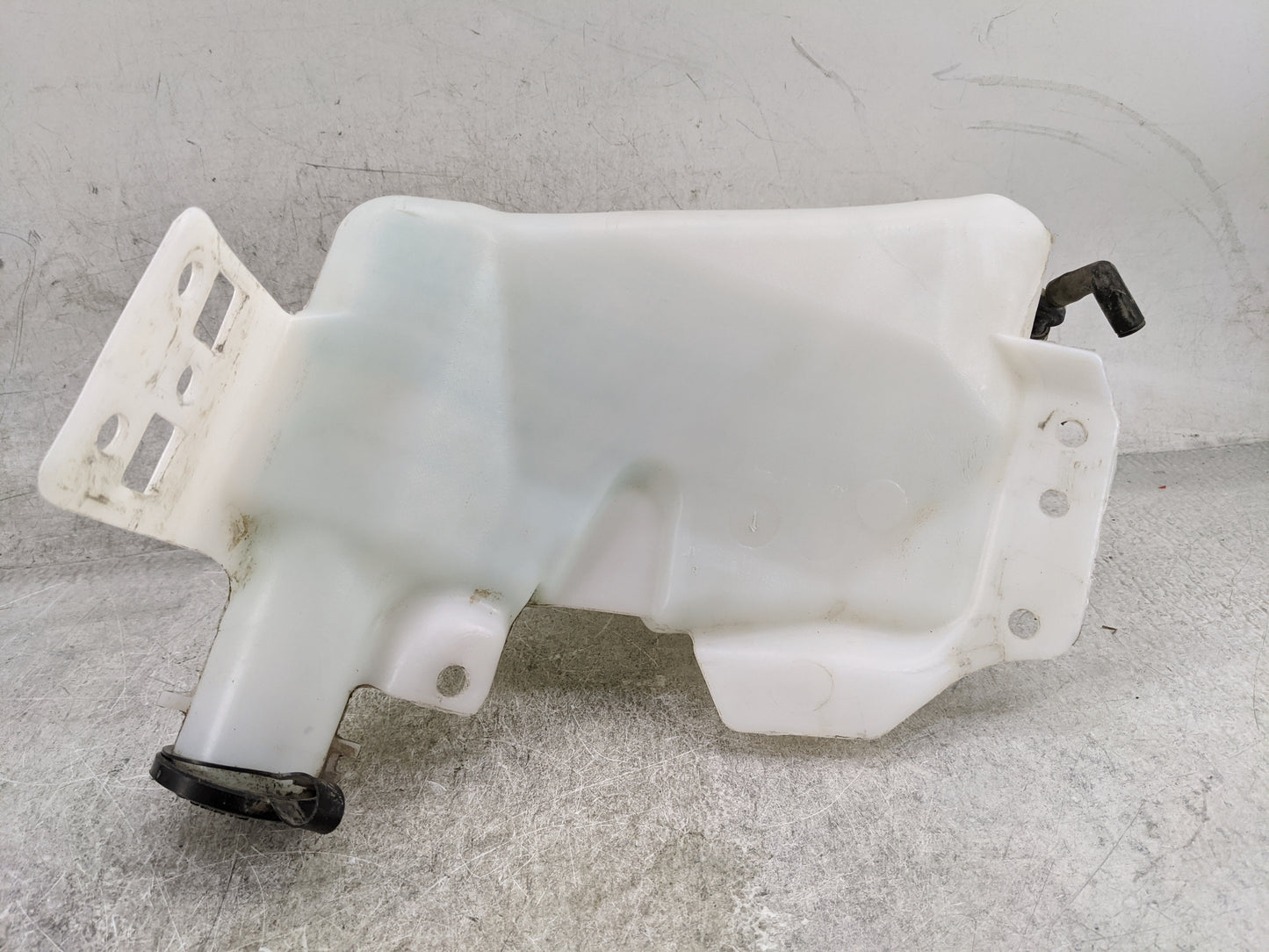 2007-2014 Ford Expedition Windshield Washer Fluid Reservoir Bottle Oem 1477027 - Oemusedautoparts1.com