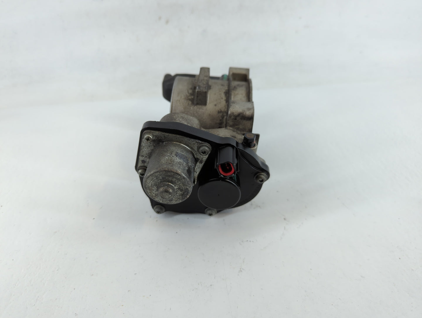 2010 Ford Expedition Throttle Body P/N:052506 6L3E-AA Fits Fits 2004 2005 2006 2007 2008 2009 OEM Used Auto Parts - Oemuseda