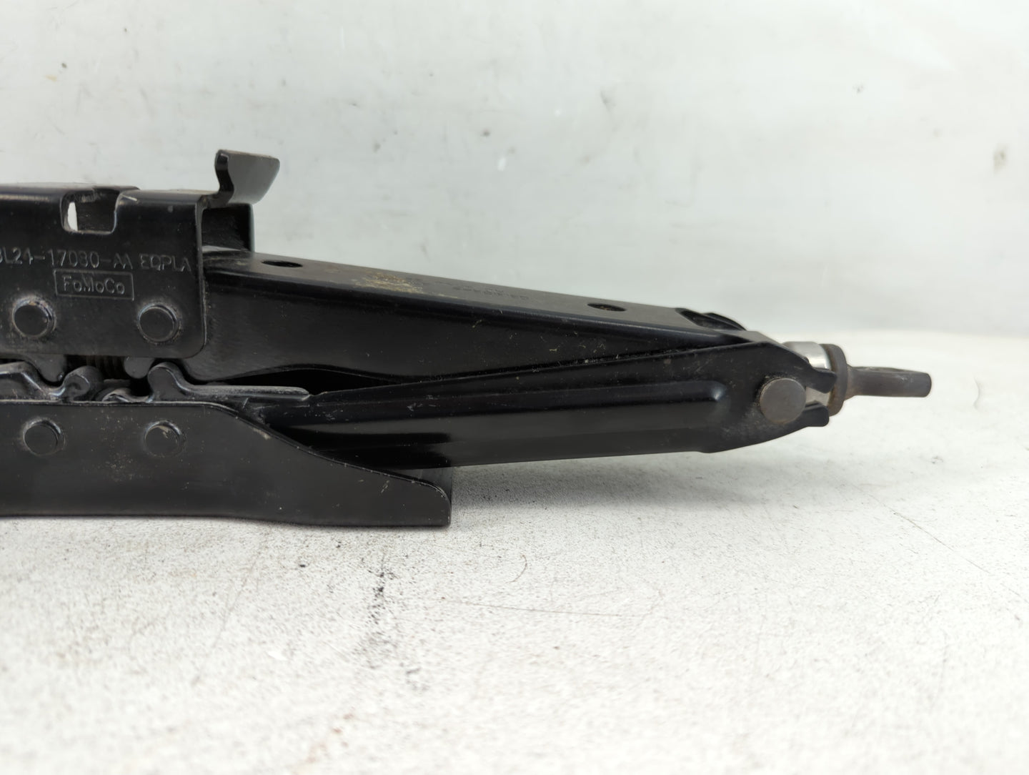 2010 Ford Explorer Spare Scissor Car Jack - Oemusedautoparts1.com