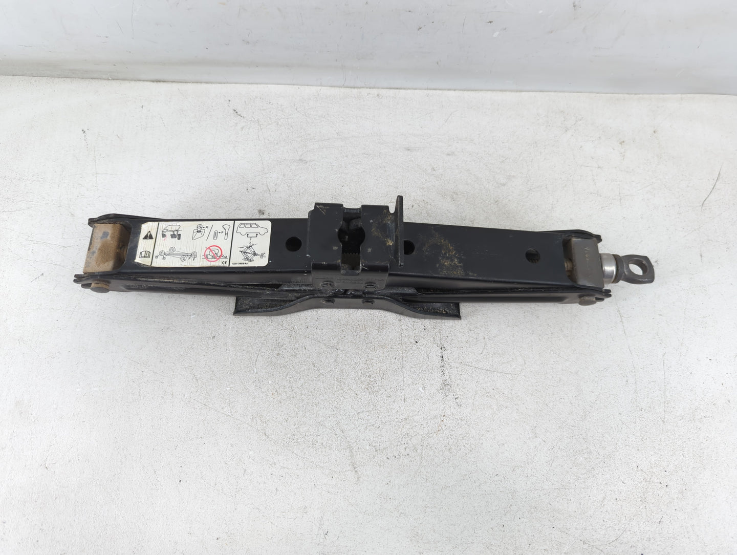 2010 Ford Explorer Spare Scissor Car Jack - Oemusedautoparts1.com