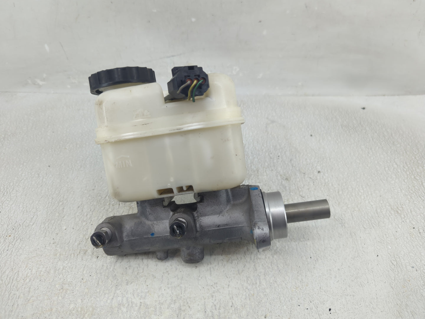 2006-2010 Ford Explorer Brake Master Cylinder 1290495 - Oemusedautoparts1.com