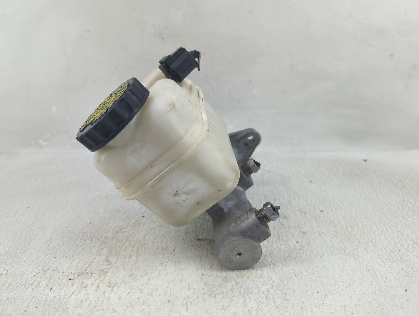2006-2010 Ford Explorer Brake Master Cylinder 1290495 - Oemusedautoparts1.com