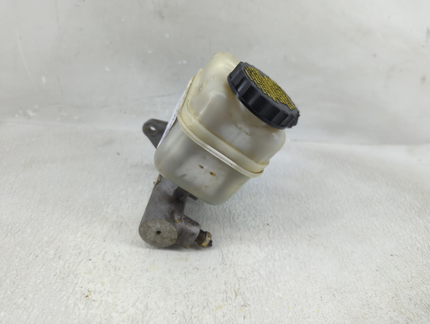 2006-2010 Ford Explorer Brake Master Cylinder 1310396 - Oemusedautoparts1.com