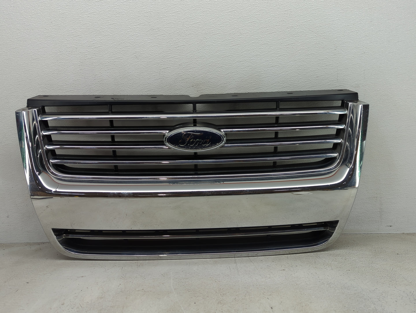 2006-2010 Ford Explorer Front Grille Bumper Not Included - Oemusedautoparts1.com