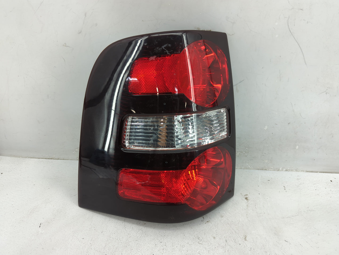 2006-2010 Ford Explorer Tail Light Assembly Driver Left OEM P/N:6L24-13B505-C Fits Fits 2006 2007 2008 2009 2010 OEM Used Au