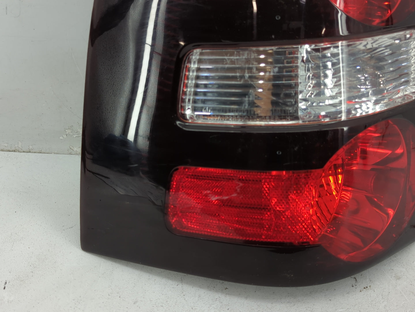 2006-2010 Ford Explorer Tail Light Assembly Driver Left OEM P/N:6L24-13B505-C Fits Fits 2006 2007 2008 2009 2010 OEM Used Au
